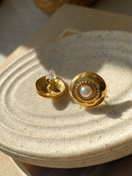 CHARLOTTE | Tarnish Free | Gold Chunky Circle Pearl Stud | Earrings