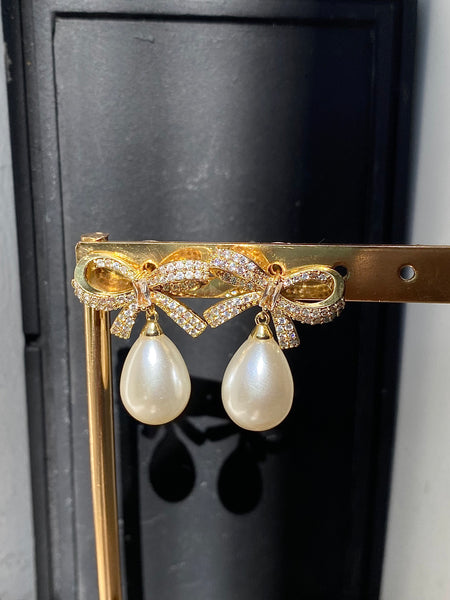 SOPHIE| Gold Rhinestone Bow Pearl | Stud Earring