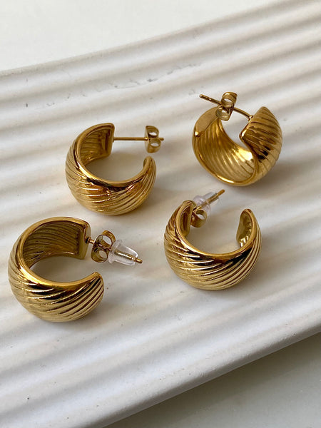 LAURA | Tarnish Free | Chunky Ridged Curved Hoops | Earrings | Gold