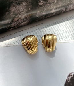 GIA | Tarnish Free | Gold Chunky Shell Stud | Earrings