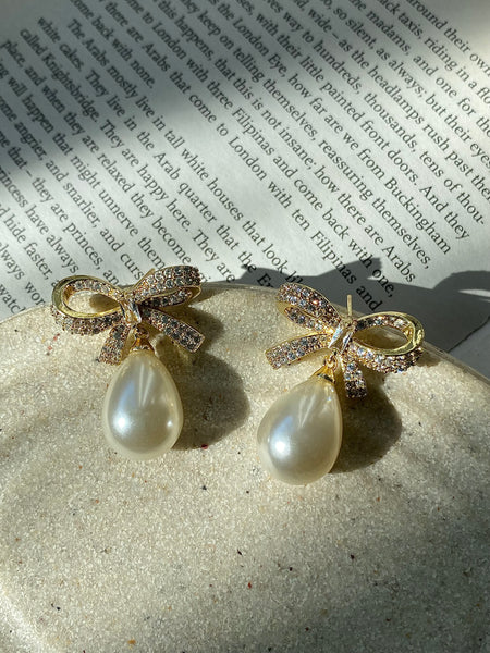 SOPHIE| Gold Rhinestone Bow Pearl | Stud Earring