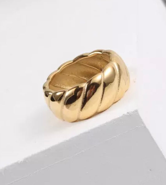 IVY | | Tarnish Free | Chunky Gold Twist | Ring