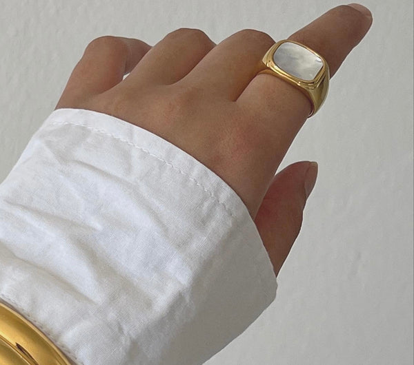 FÉLICIE | ZSxRizDhoda | Tarnish Free | Golden Pearl Chunky Rectangular Ring